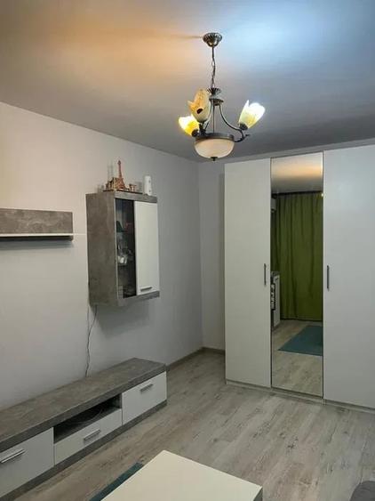 Garsonieră decomandată, mobilată în Gorjului