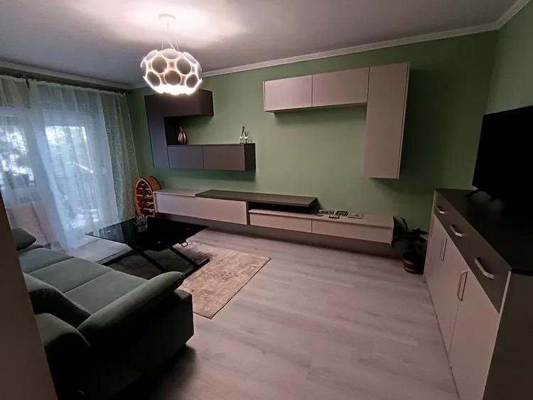 Apartament cu 4 camere, Micro 17, langa piata - 2