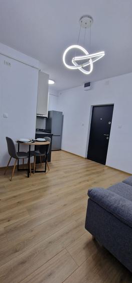 Inchiriez apartament (PENTRU ORICE PERIOADA) - 1