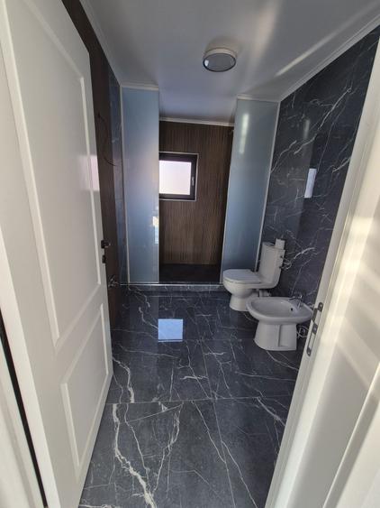 Proprietar vand vila in Hlincea ,posibil schimb cu apartament si dif. - 5