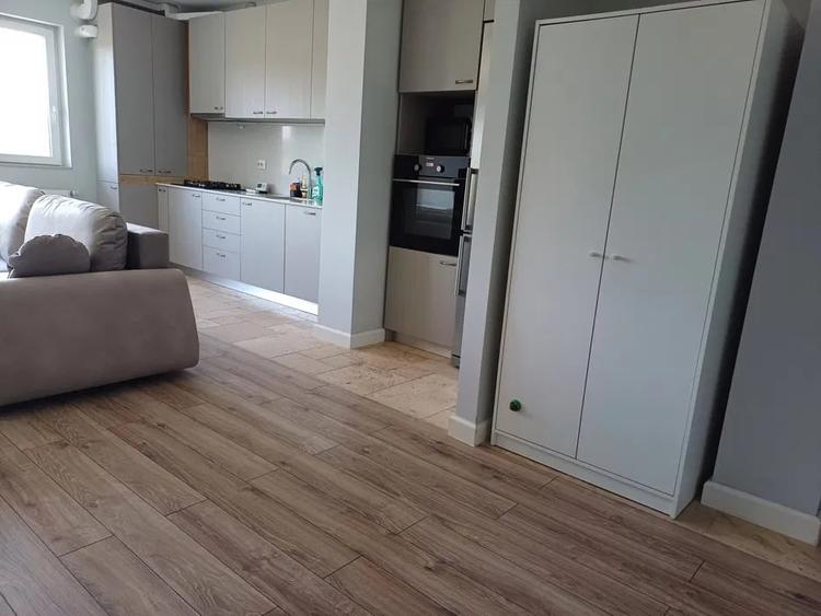 Apartament cu 2 camere semidecomandat, mobilat în Sopor