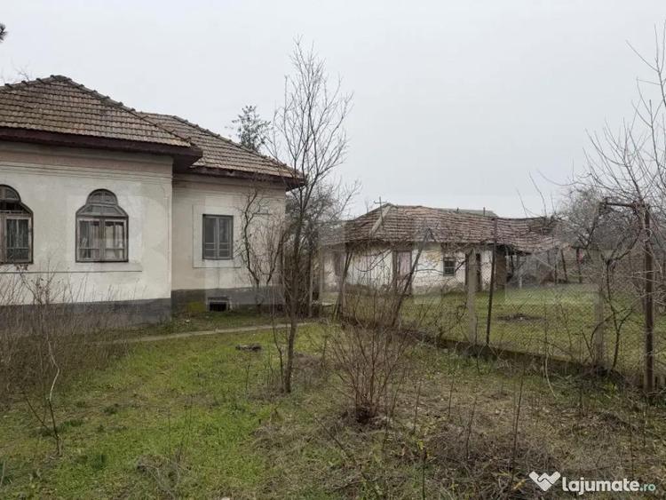 Casa parter 2714 mp teren, front 104 ml, strada principala C - 2