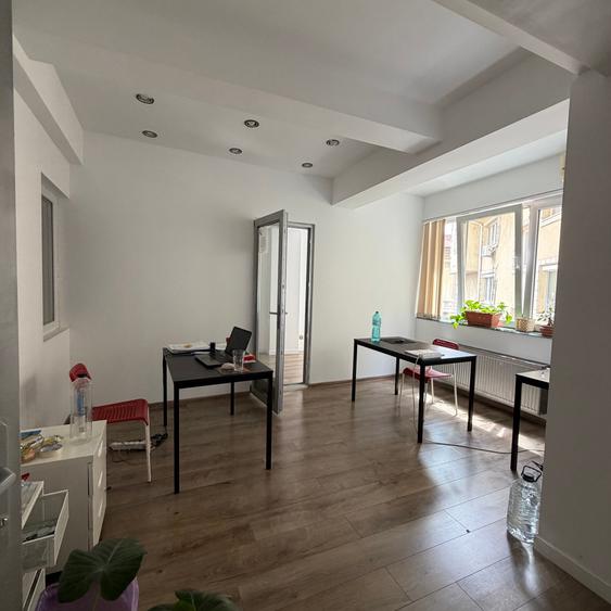 Piata Romana \ cladire comerciala 2004 \ duplex etaj 1+2/5 \ 6 camere + receptie - 8