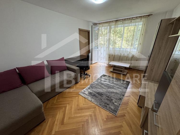 Apartament cu 3 camere decomandat în Cornișa