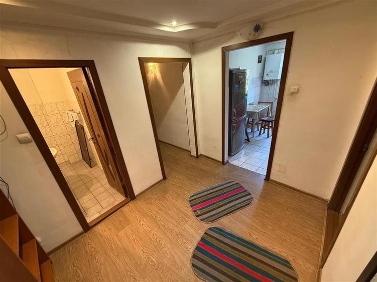APARTAMENT 3 CAMERE, ETAJ 2, 1 DECEMBRIE - 1
