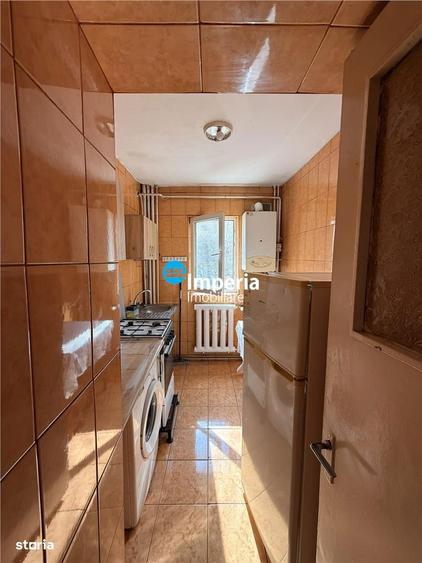 Inchiriez apartament 2 camere, semi - decomandat, zona Alexandru cel B - 5