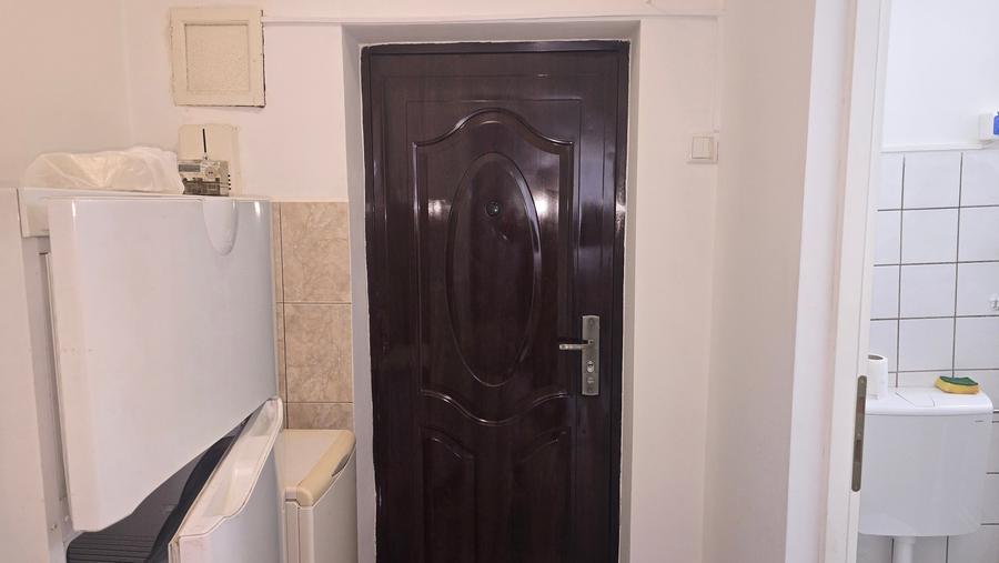 Vand garsoniera in Deva, zona Progresul, parter, bloc de caramida de 3 etaje, - 4