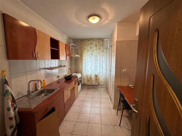 Ocazie! Apartament 3 camere decomandat in zona Malu Rosu - 6