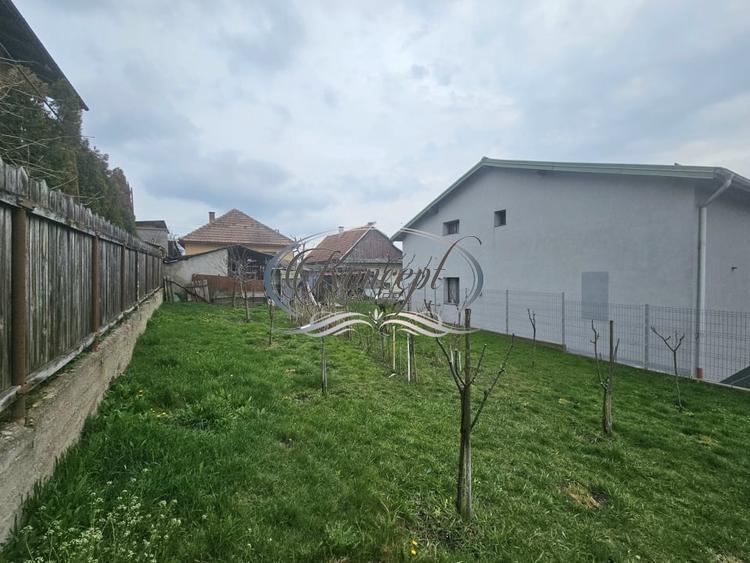 Casa solida cu teren drept si pozitie retrasa - 9