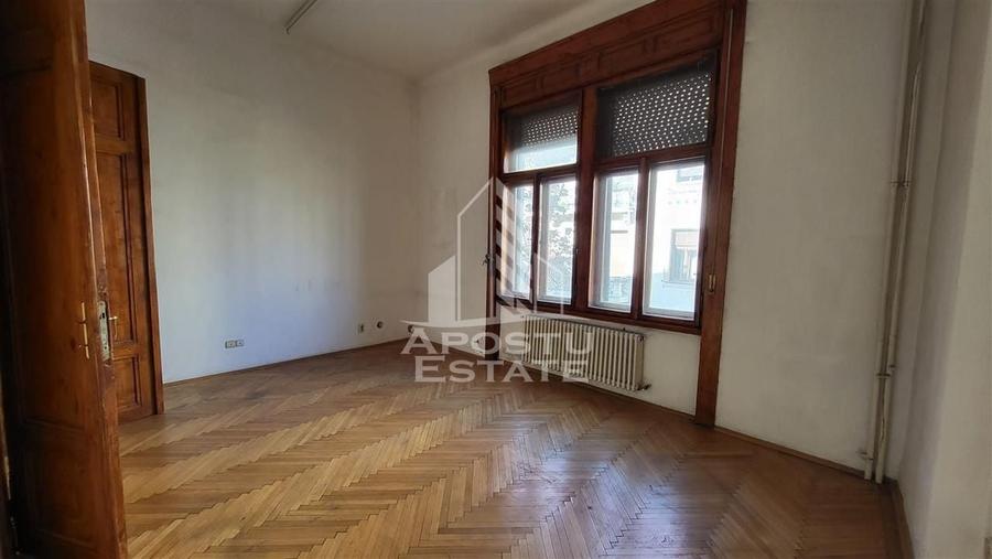 Apartament cu 4 camere, SAD, Piata Victoriei, 180 mp - 1