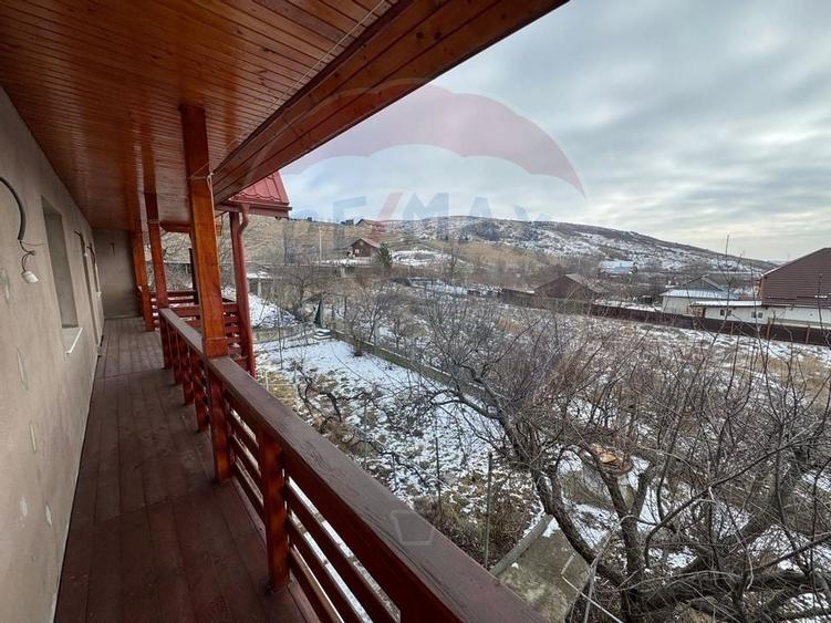 Casă / Vilă cu 6 camere de vânzare în zona Darmanesti - 55