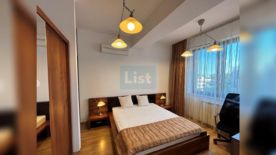 Apartament cu 4 camere decomandat în Herăstrău