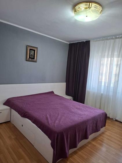 Apartament cu 3 camere decomandat în Răcădău