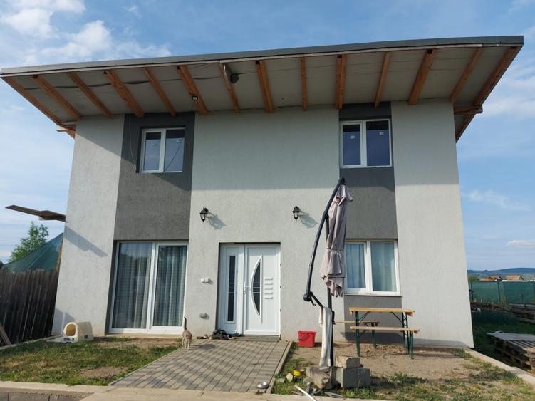 Casă individuală cu 4 camere cu Teren 640 Mp în Bod