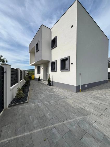 Casă cu 4 camere cu Teren 350 Mp în Exterior Vest