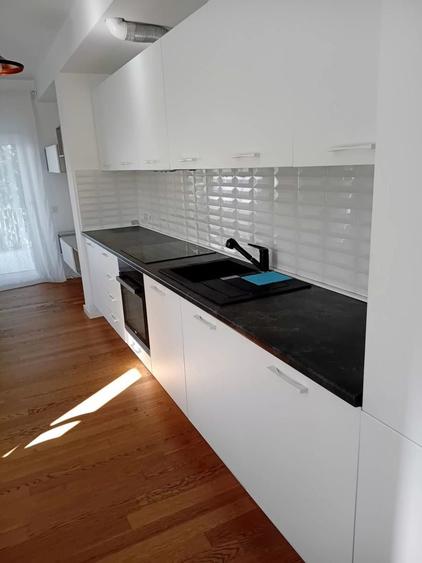 Apartament cu 3 camere semidecomandat în Gruia