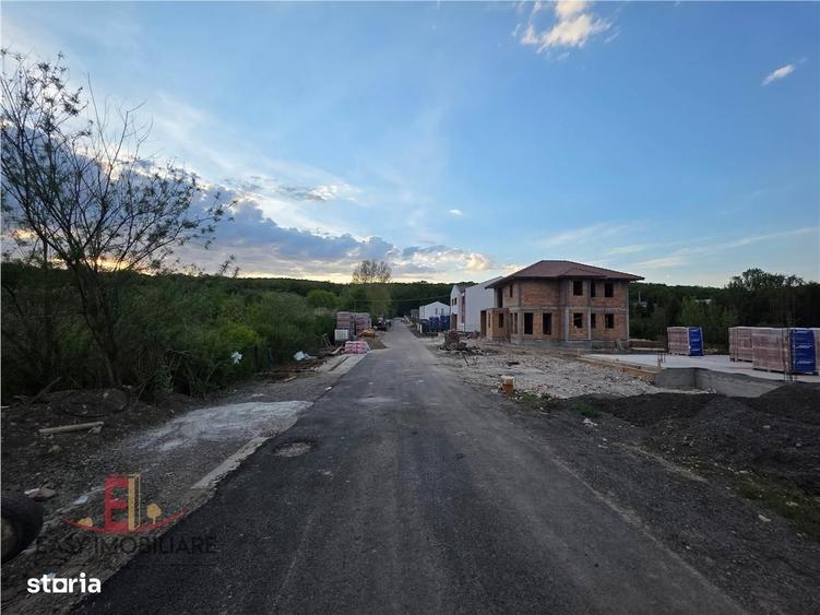 Casă cu 4 camere cu Teren 500 Mp în Livezeni