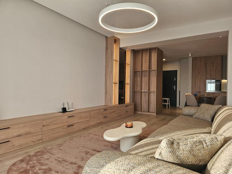 Apartament cu 3 camere semidecomandat, mobilat în Băneasa — fotografia 3