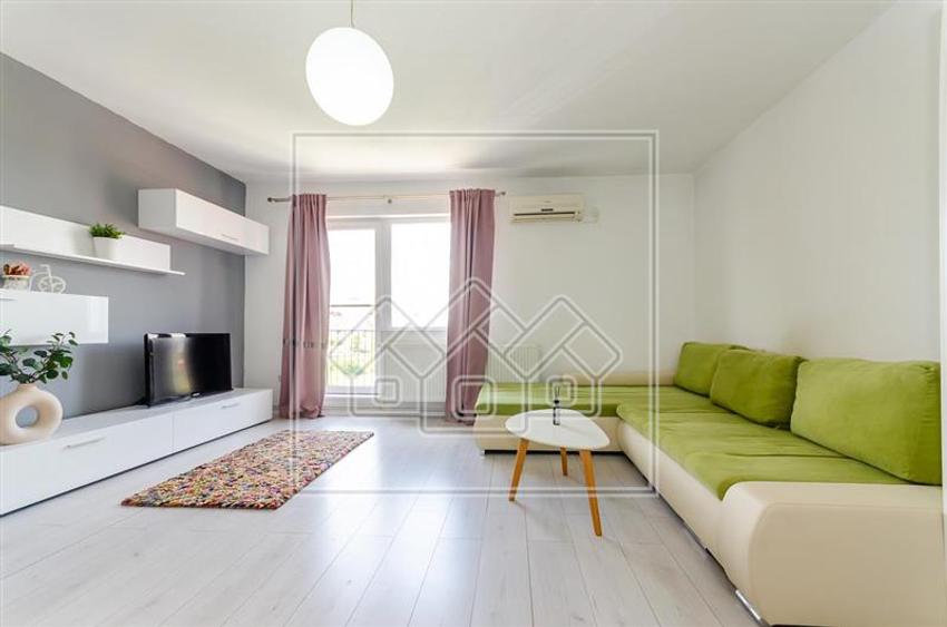 Apartament cu 3 camere decomandat în Broscărie