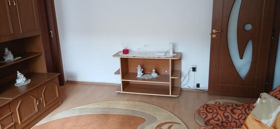Apartament cu 3 camere semidecomandat în Exterior Vest
