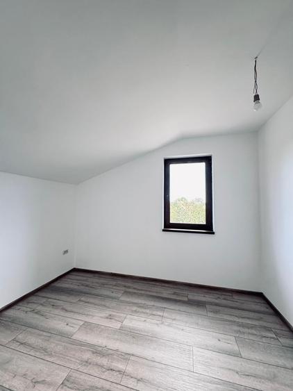 Duplex cu 5 camere cu Teren 400 Mp în Chișoda