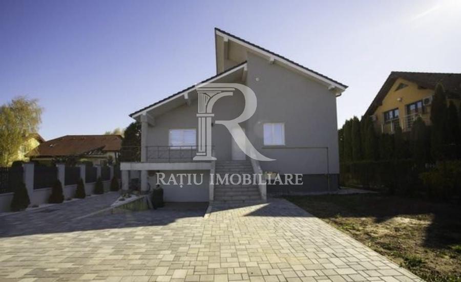 Casă individuală cu 7 camere cu Canalizare în Sântandrei