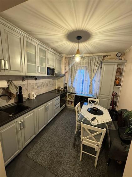Apartament cu 3 camere decomandat, mobilat în Mircea cel Bătrân