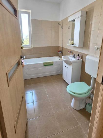 Apartament cu 4 camere decomandat în Băneasa