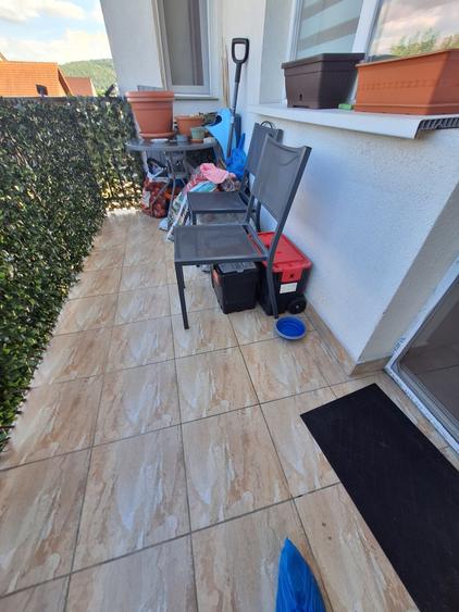 Apartament cu 3 camere semidecomandat, mobilat în Florești