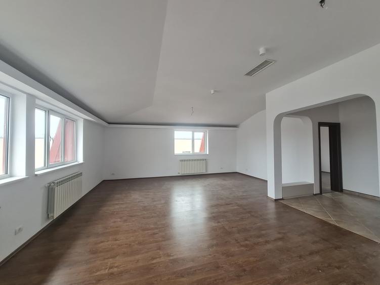 Apartament cu 4 camere decomandat în Herăstrău