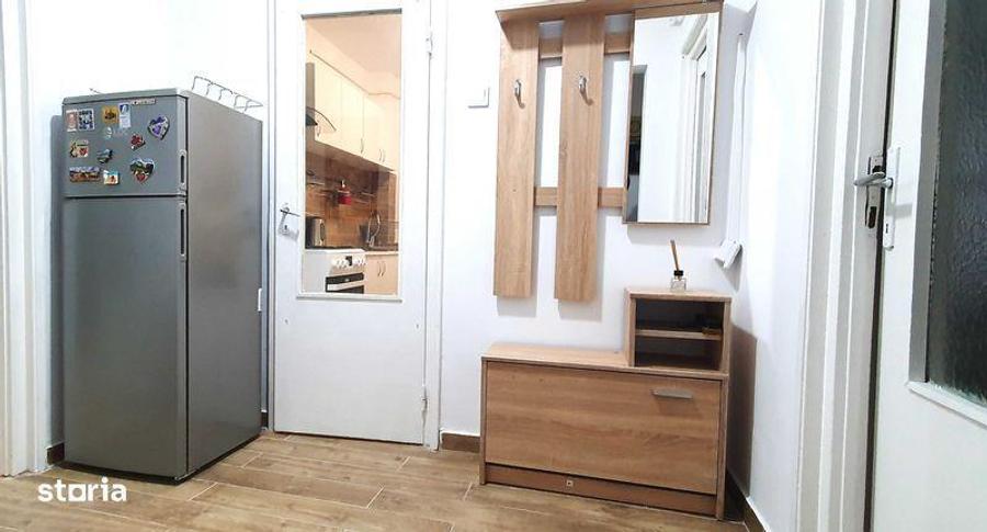 Apartament cu 3 camere semidecomandat în Florești