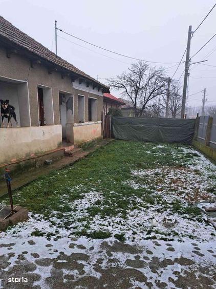 Casă cu 4 camere în Cotu Ciorii