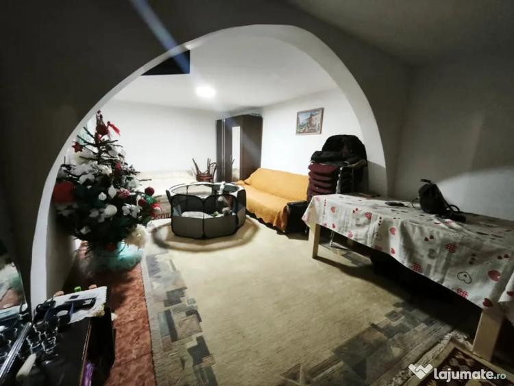 Casă cu 3 camere cu Teren 900 Mp în Central