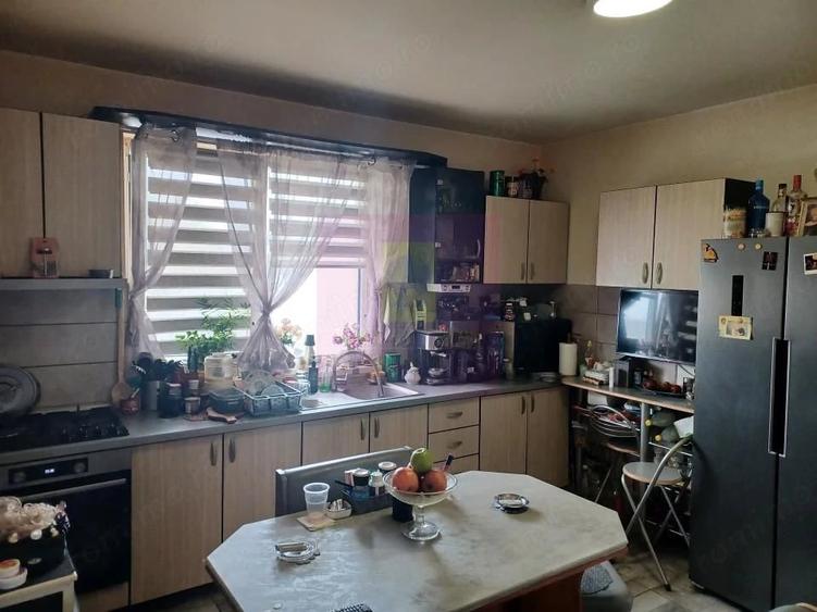 Casă cu 4 camere cu Teren 380 Mp în Joița