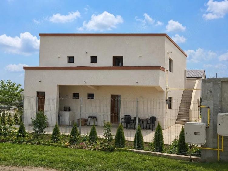 Duplex cu 4 camere cu Teren 500 Mp în Central
