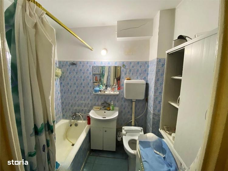 Apartament cu 3 camere semidecomandat în Vatra Luminoasă