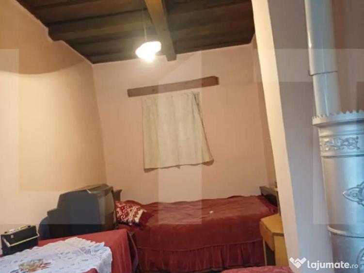 Casa taraneasca in centru Hatuica - 7