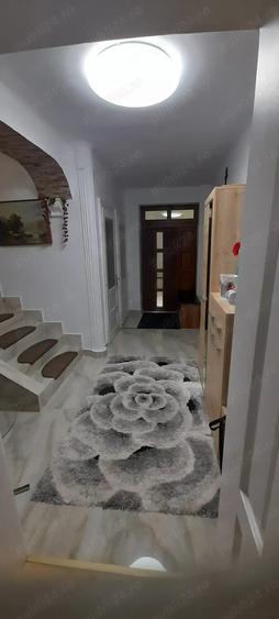 Vind casa cu etaj in centru Resita - 4