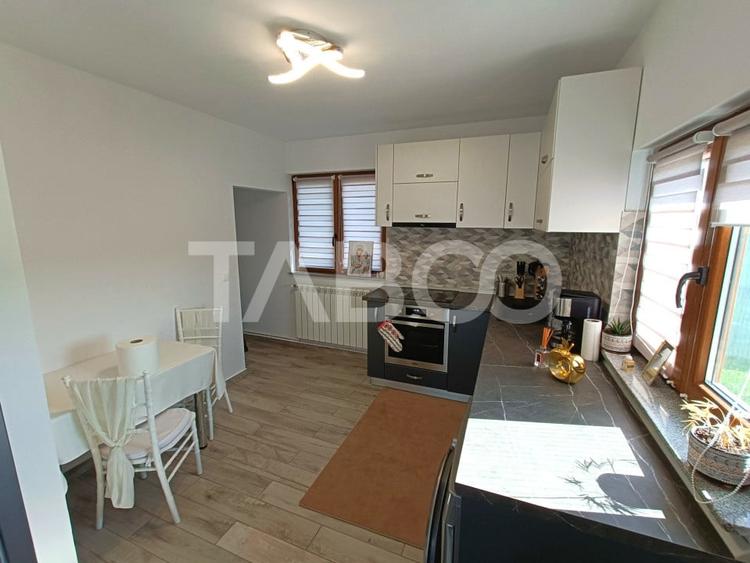 Casa moderna de vanzare 3 camere 2 bai - teren 472 mp - zona linistita - 18