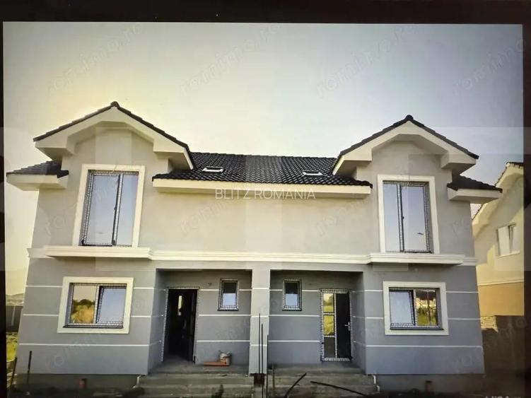 Jumatate de Duplex de vanzare, cu 4 camere, zona Mo?ni?a Veche