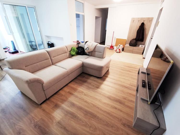 Apartament  cu trei camere, decomandat in  Centrul Civic - 1