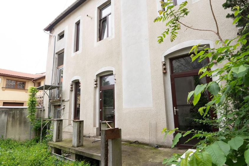De vanzare Cladire bloc Istoric Central Arad D+P+E+M curte proprie - 24