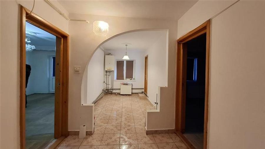Apartament 2 camere , et 2, Ct, liber, Gara -Lic. Economic - 2
