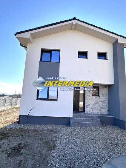 Casa noua in Cetate 4 camere teren 340 mp finisata 90 % - 1