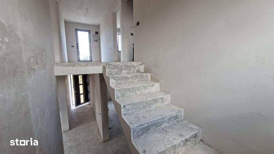 Casă cu 5 camere cu Teren 420 Mp în Albota