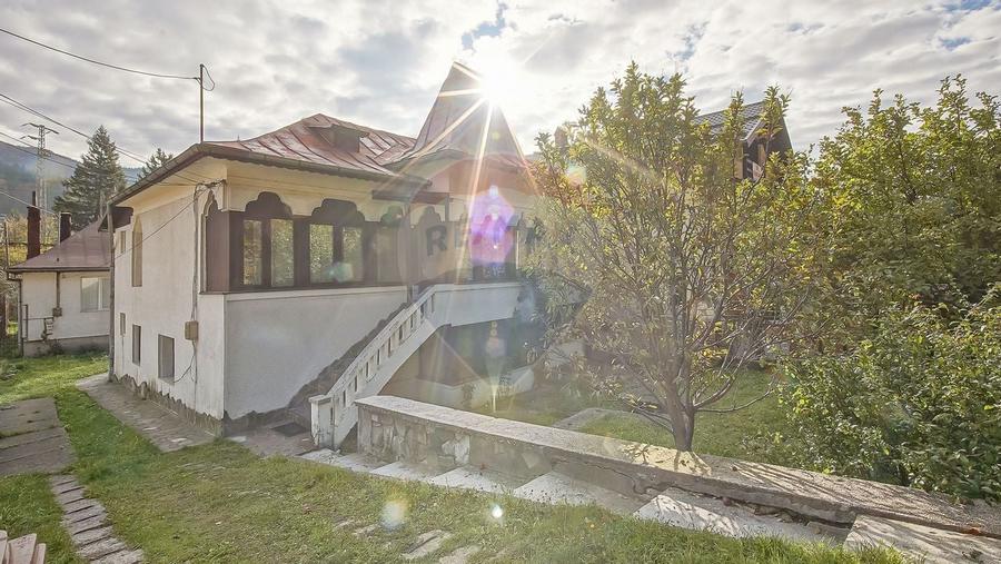 Vilă cu farmec istoric în Bușteni, pensiune sau locuință de vacanță! - 1