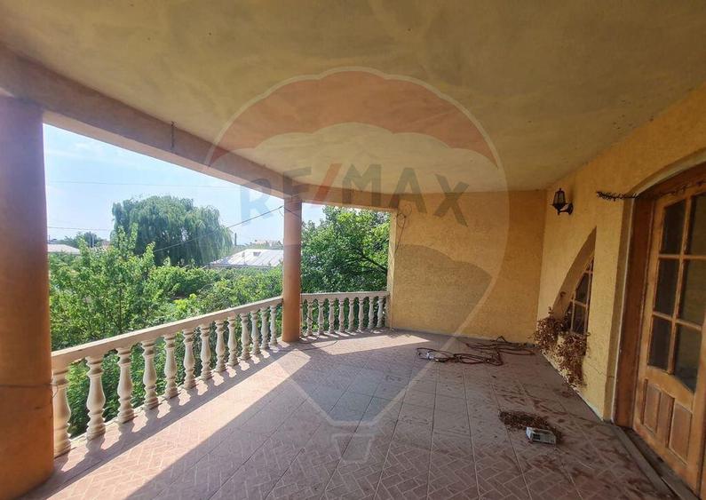 Casa / Vila cu 6 camere in Jorasti - 9