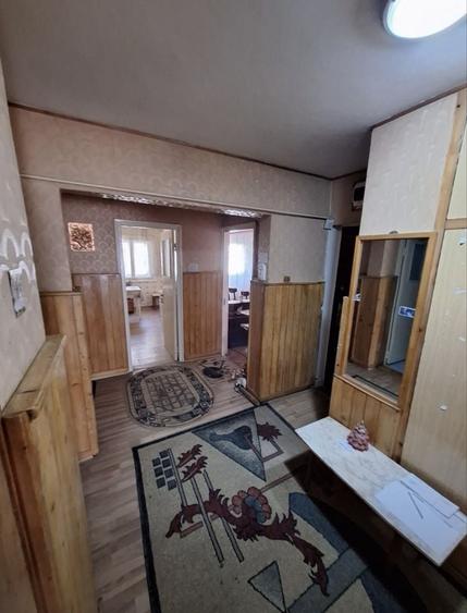 Apartament cu 4 camere decomandat, mobilat în Central