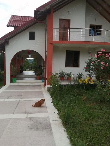 Vand casa de vacanta, tip pensiune ultramoderna, S+P+M, pre? redus la jumatate - 1