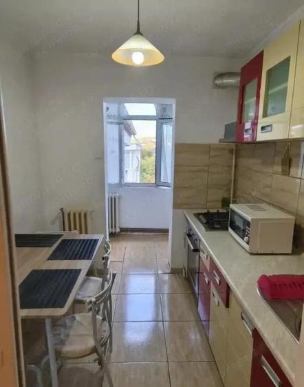 400 euro!Ap 2 cam decomandat in Podul de Fier - 3